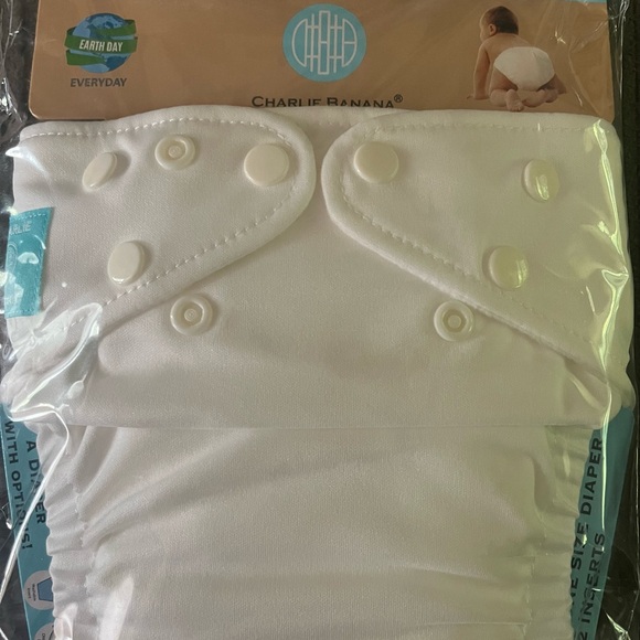Baby reusable diapers and liners, wash clothes, diaper bag, changing pad. - Picture 8 of 8